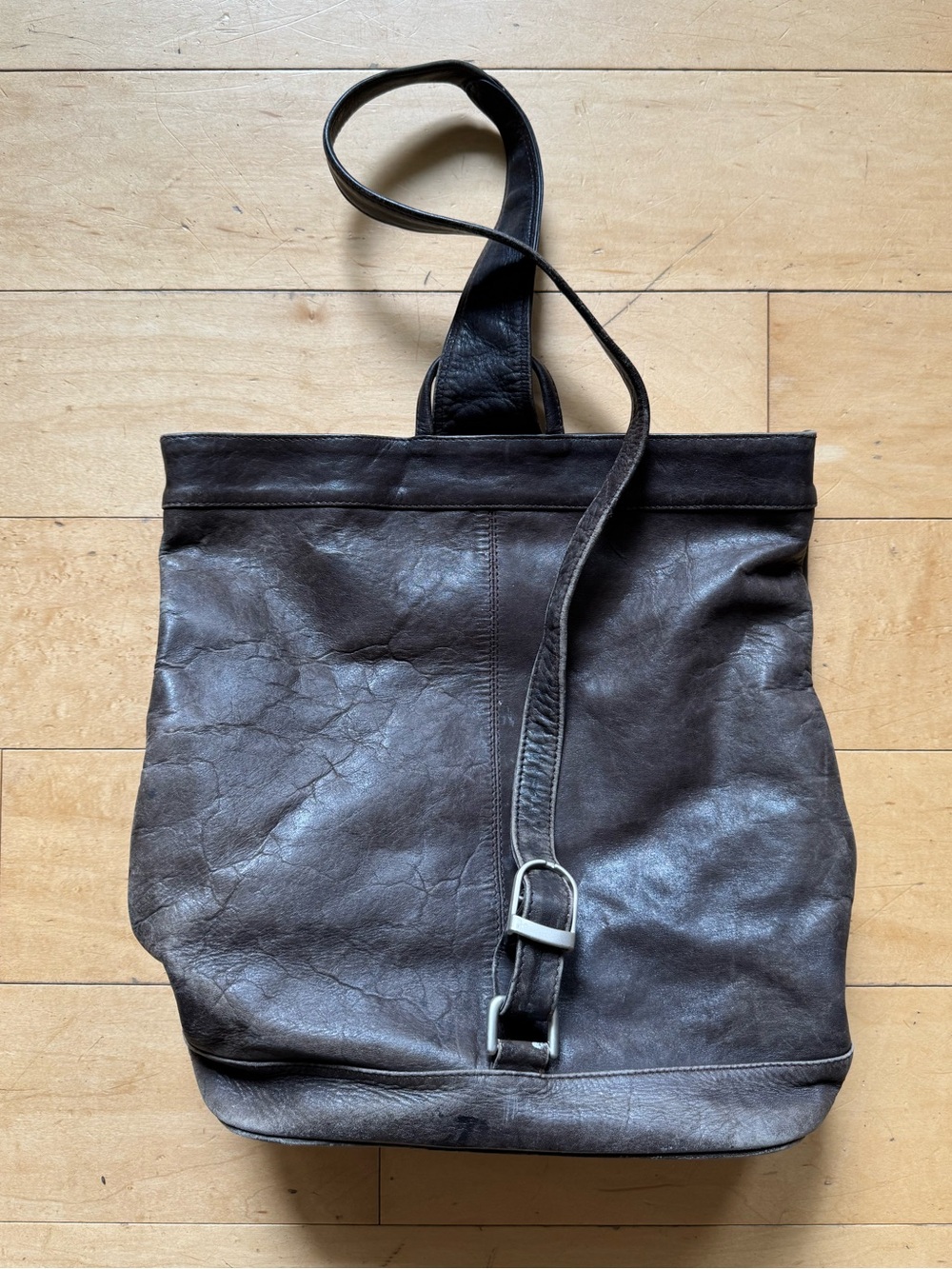 TANO Leather Hobo Slouchy Purse Shoulder Bag GUC sling backpack